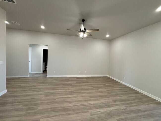 Building Photo - 3 bed/2 bath: Bell Farms AVAILABLE AUGUST!