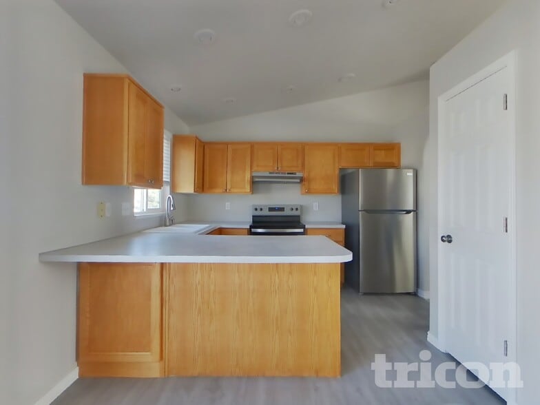 Building Photo - 5447 Midland Dr