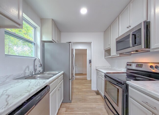 Building Photo - 1751 Pepper Dr