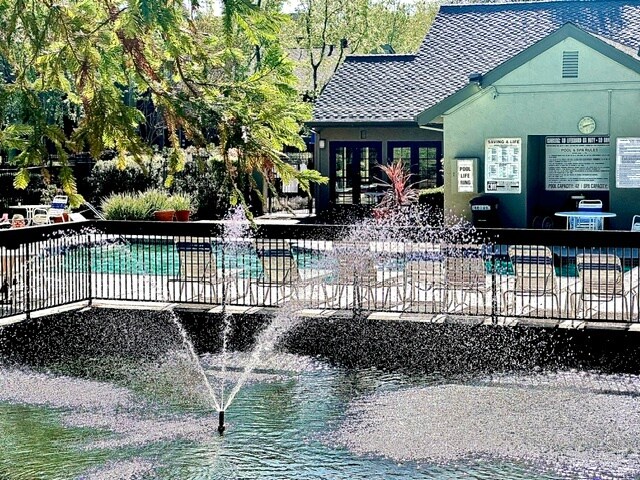 swimming pool area - 1314 La Terrace Cir