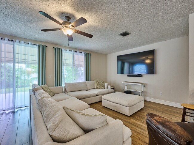 Building Photo - 2067 Cezanne Rd