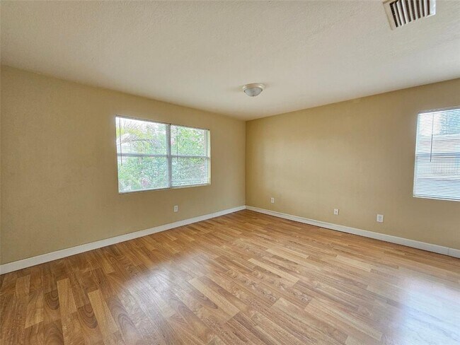 Building Photo - 117 N Evergreen Ave