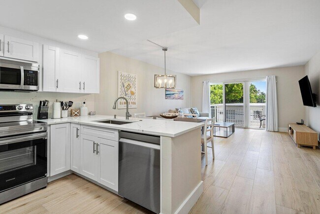 Building Photo - 550 Bayshore Dr