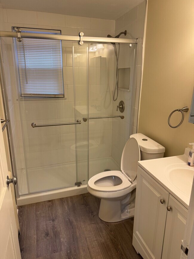 Primary Photo - 877 Farmington Ave