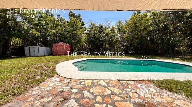 Building Photo - 1073 Leeward Dr