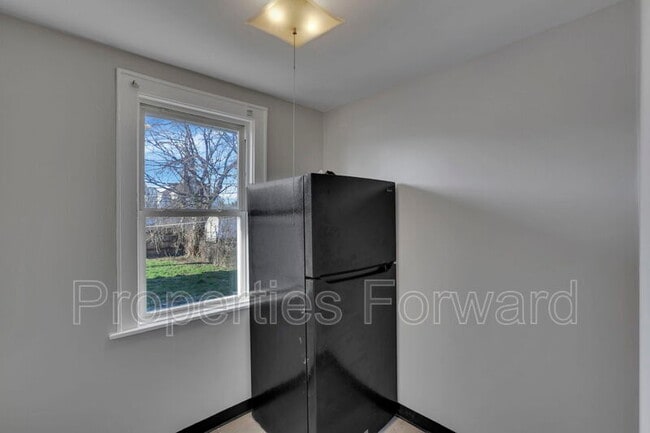 Building Photo - 1185 E 22nd Ave