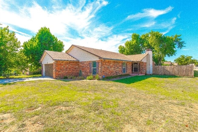 Building Photo - 1425 Venus Cir