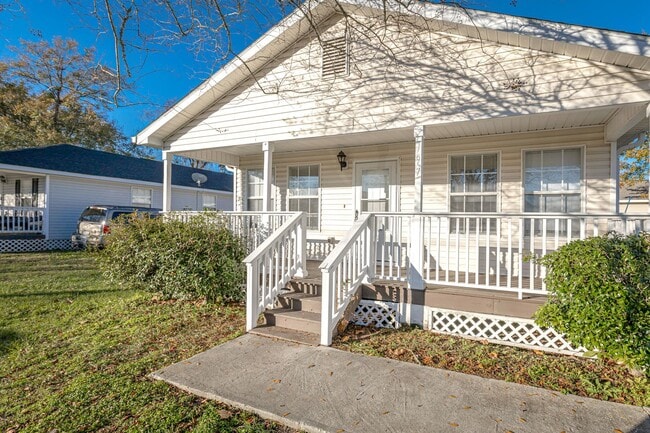 Building Photo - Cute Rental Home Downtown Biloxi