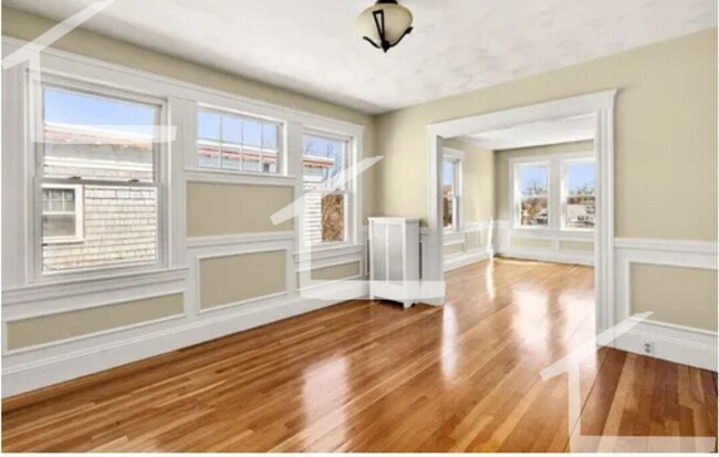 Building Photo - No Brokers Fee, In-Unit Washer and Dryer, ...