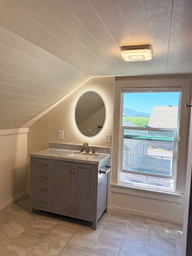 Building Photo - Spacious Two-Story Ranch Home Near Sonoma