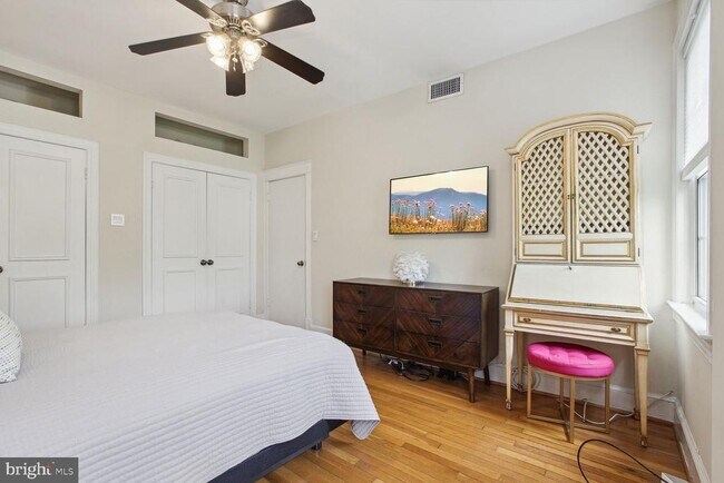 Building Photo - 18 9th St NE