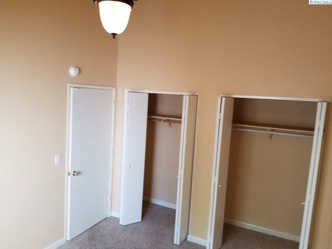 Building Photo - South Richland Townhouse for rent