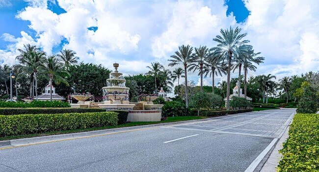 Building Photo - 10513 Versailles Blvd