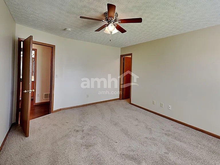 Building Photo - 3008 Old Warson Dr