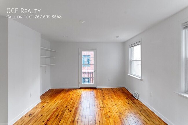 Building Photo - Center City Two Bedroom