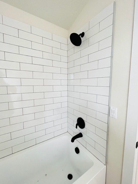 Building Photo - 5735 NE 33rd Ave