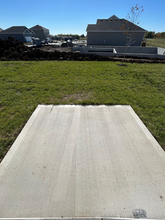 Building Photo - 611-613 Fall Meadow