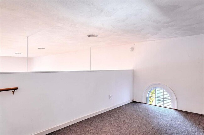 Building Photo - 4 Pallas St