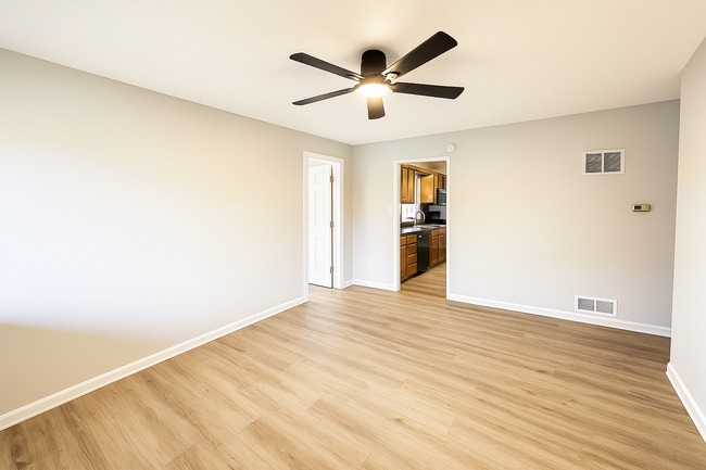 Building Photo - 494 S Exeter Ave