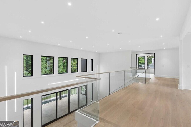 Building Photo - 1000 Clementstone Dr NE