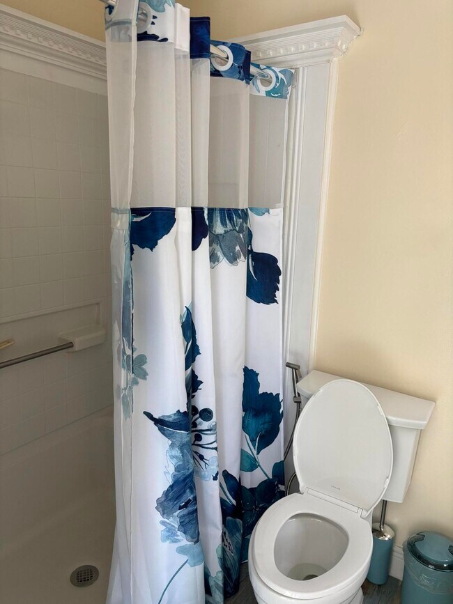 Building Photo - 5359 SE Dell St