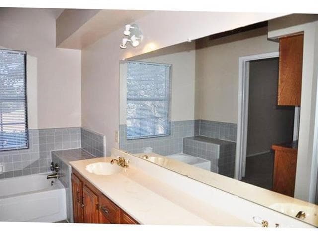 Building Photo - 4429 Seville Ln