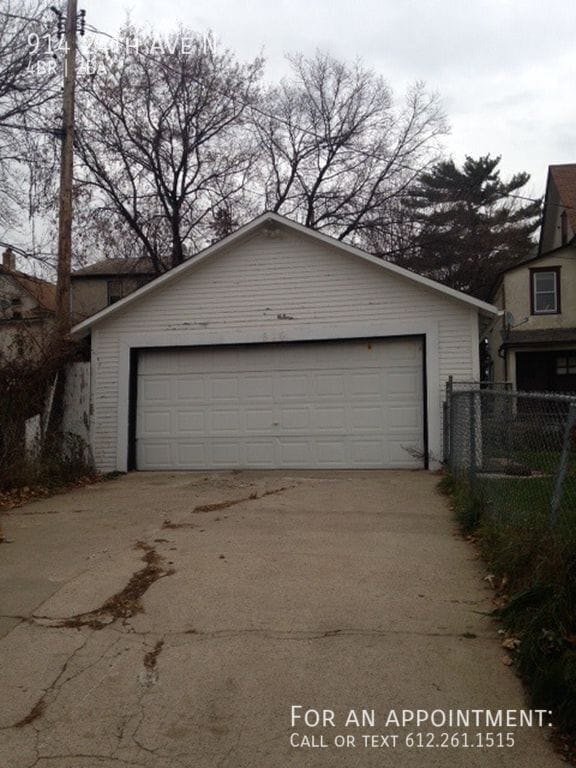 Building Photo - 914 24th Ave N