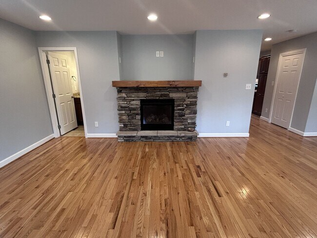 Building Photo - Modern Boone Home | Double Primary Suites | Walk to New Market, Watauga High & the AppalCART