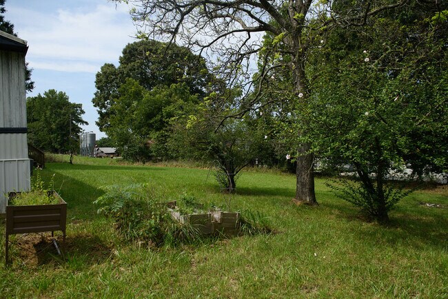 Building Photo - 416 E Steeple Chase Rd