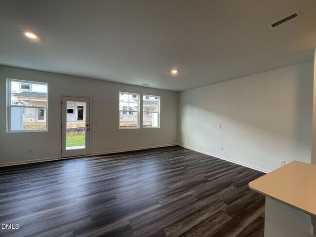 Building Photo - 213 Lily Patch Ln