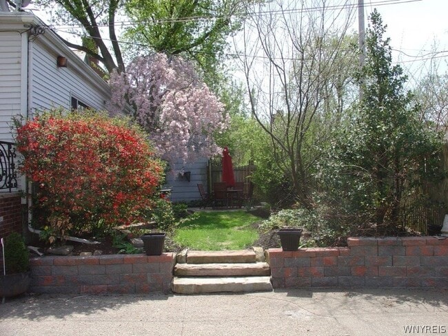 Building Photo - 40 Oakland Pl