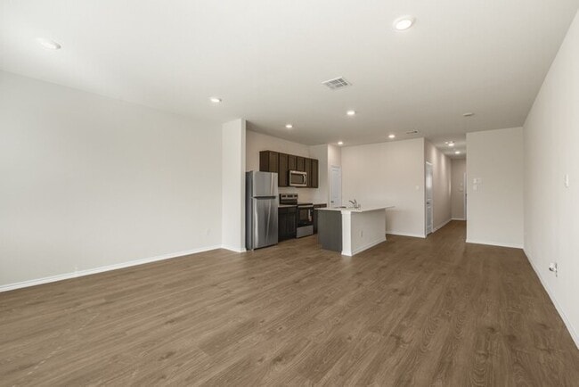 Building Photo - 322 Tall Cedar Wy