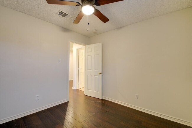 Building Photo - 6526 Foxfern Cir