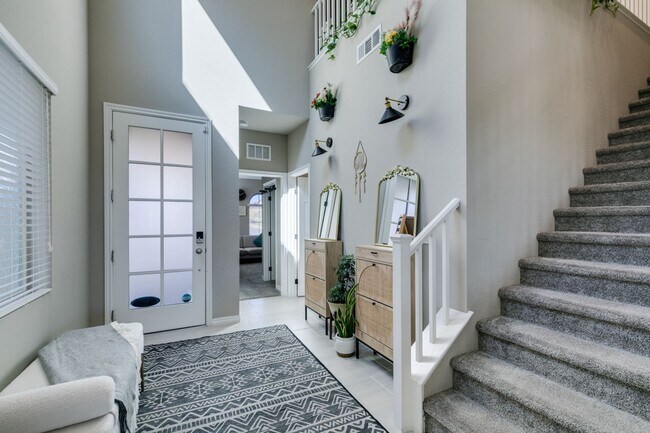 Building Photo - Gated, 4bed + loft with Bedroom and Full bathroom downstairs. Skye Canyon