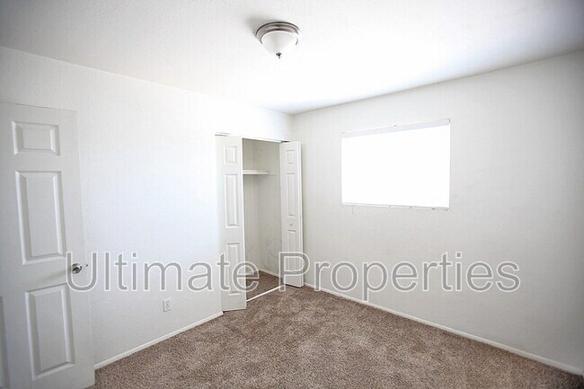 Building Photo - 4821 W Altadena Ave