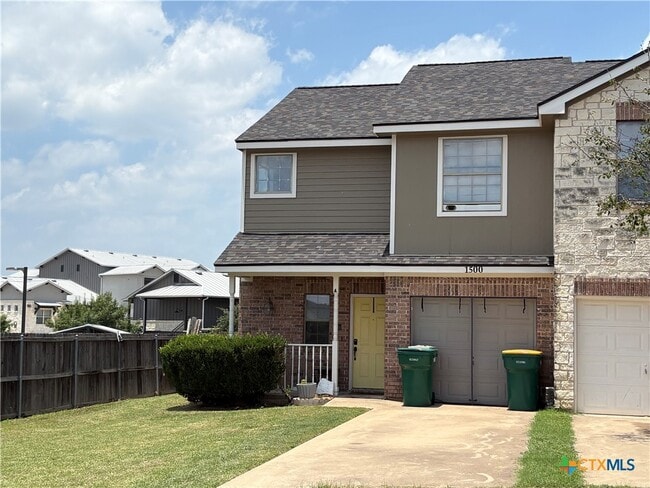 Building Photo - 1500 N Claremont Cir