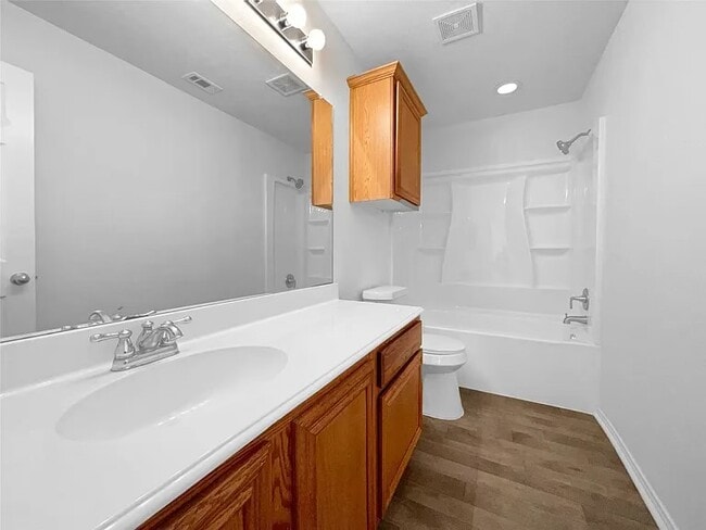 Building Photo - 3331 Light Pointe Dr