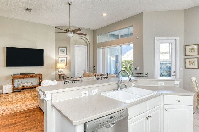 Building Photo - Spacious 4BR Retreat w/ Fenced Yard + Resort Amenities