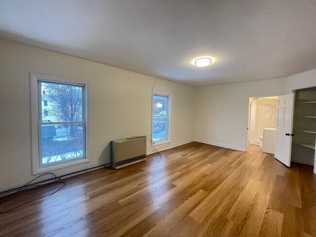 Building Photo - 33 Malvern St