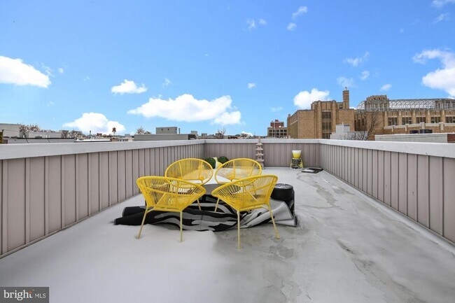 Building Photo - 2352 W Thompson St