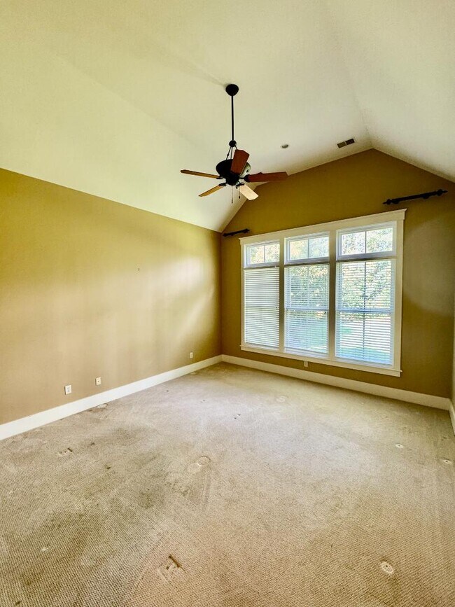 Building Photo - 73 Hampton Lake Dr