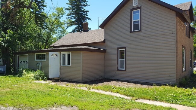 Building Photo - 1331 Grand Ave