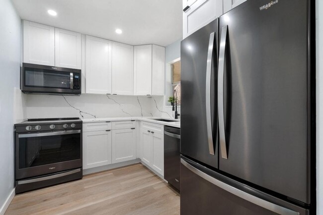 Building Photo - 124 Lake Constance Dr