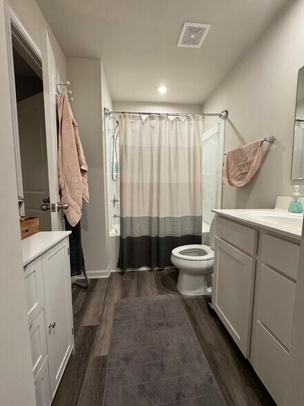 Building Photo - 6042 Cutwater Cir