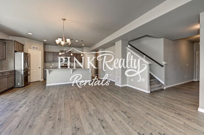 Building Photo - 10627 Hidden Pr Pkwy