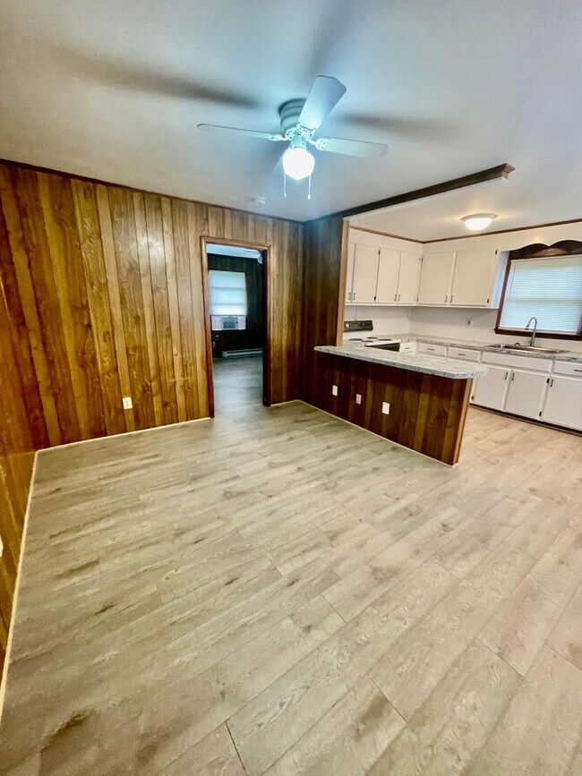 Building Photo - Must see Newly renovated 1 bedroom 1 bath apartment . Located in Dallas .