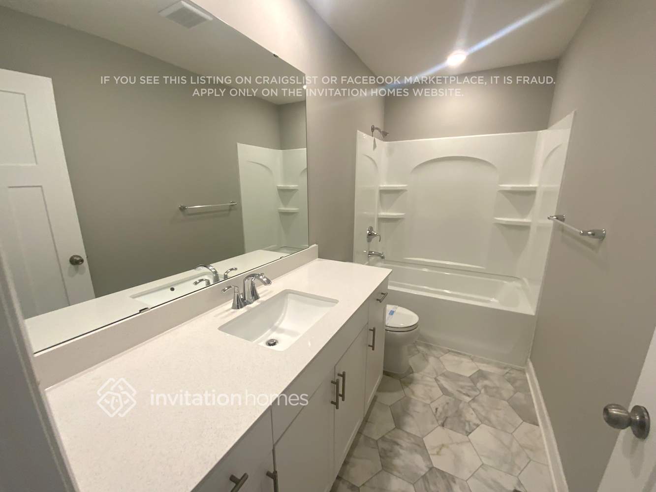 Building Photo - 16700 Dunkirk Cir N