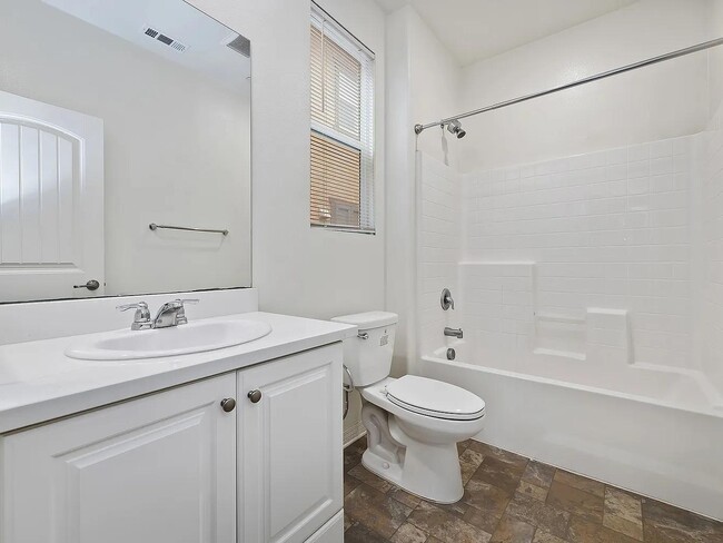 Building Photo - 15634 Clove Pl