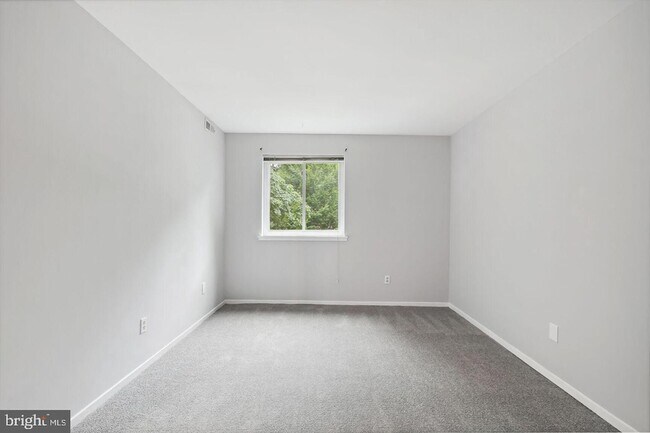 Building Photo - 1635 Parkcrest Cir