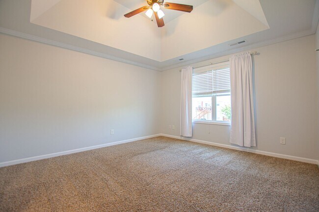 Building Photo - Pet Friendly Three Bedroom!